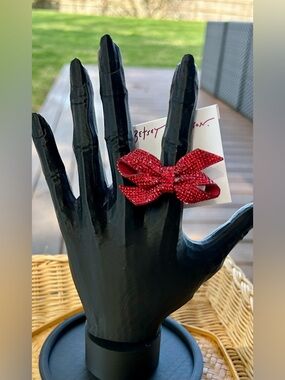 Betsey Johnson Betsy's Bows Red Crystal Holiday Ring Stretch Band NWT